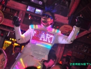 150307_neon_single_party_070